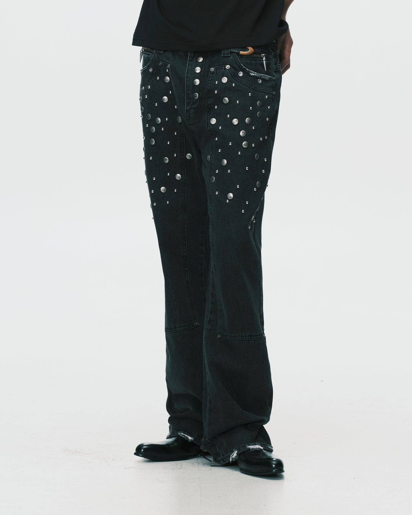 (nu-P65) Studded Jeans D35