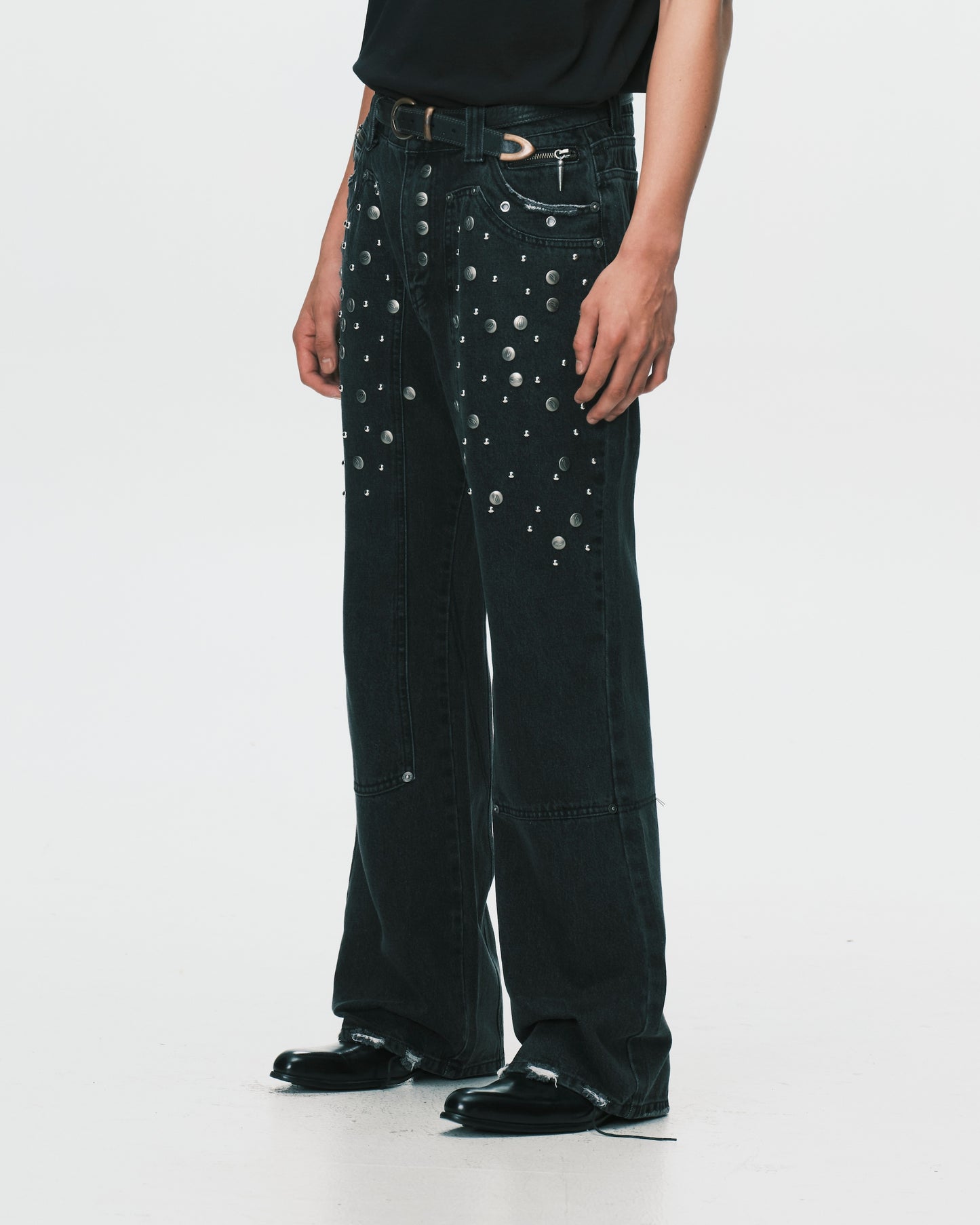 (nu-P65) Studded Jeans D35
