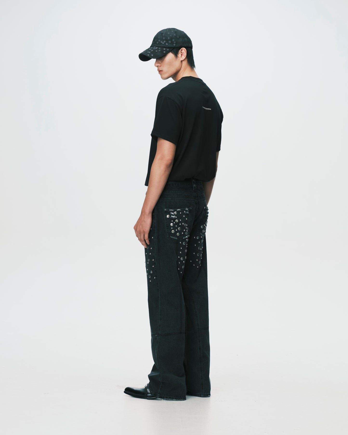 (nu-P65) Studded Jeans D35