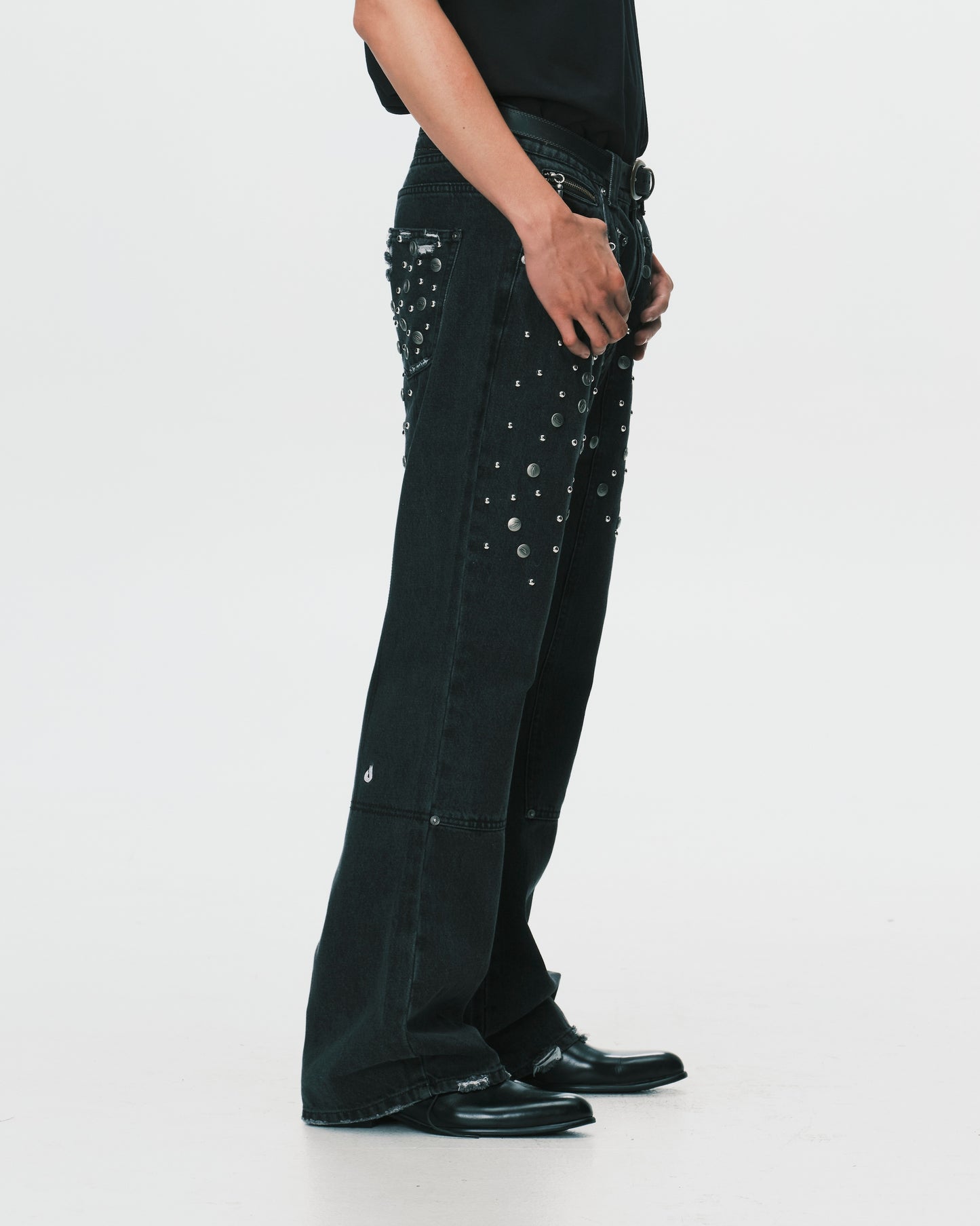 (nu-P65) Studded Jeans D35