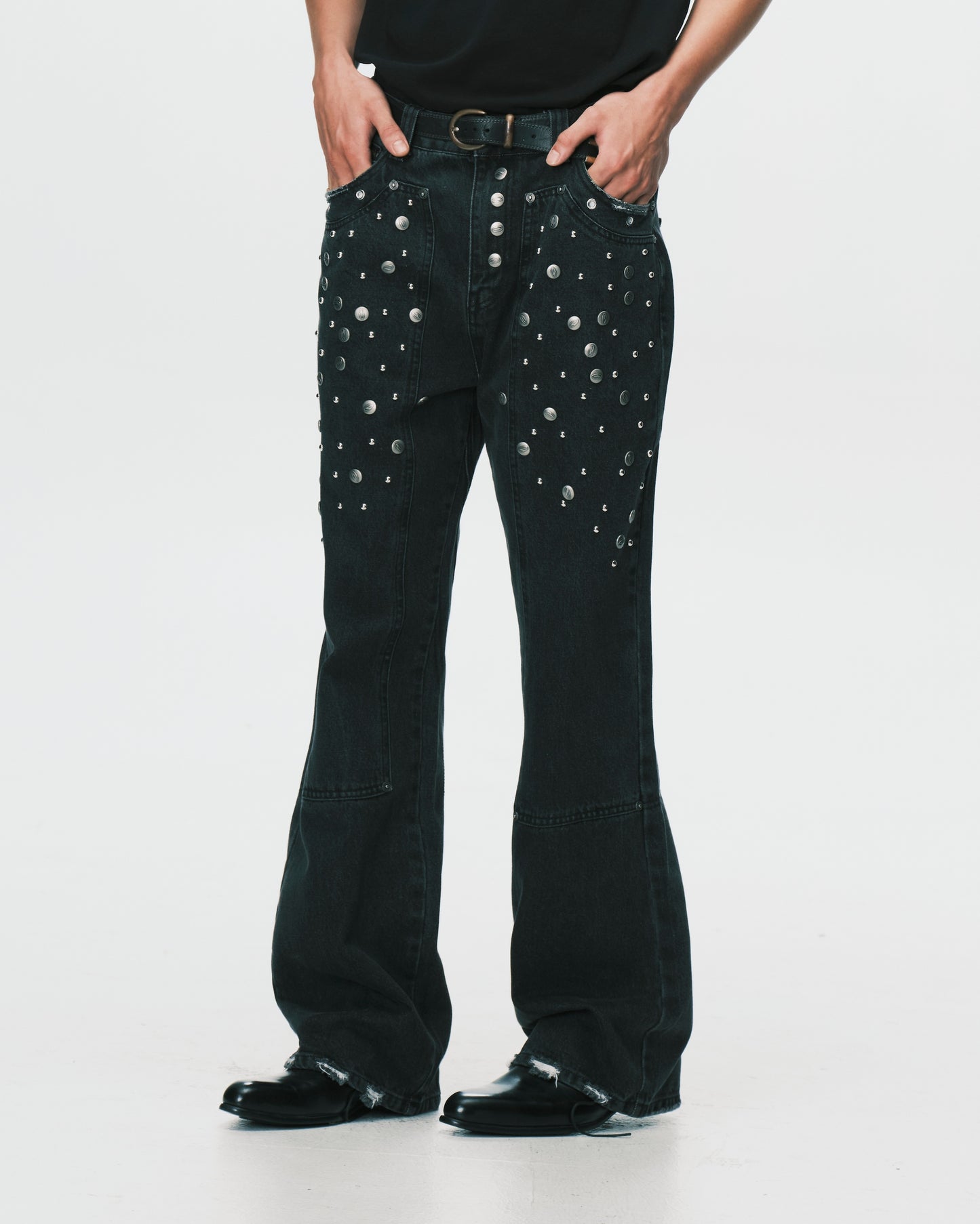 (nu-P65) Studded Jeans D35