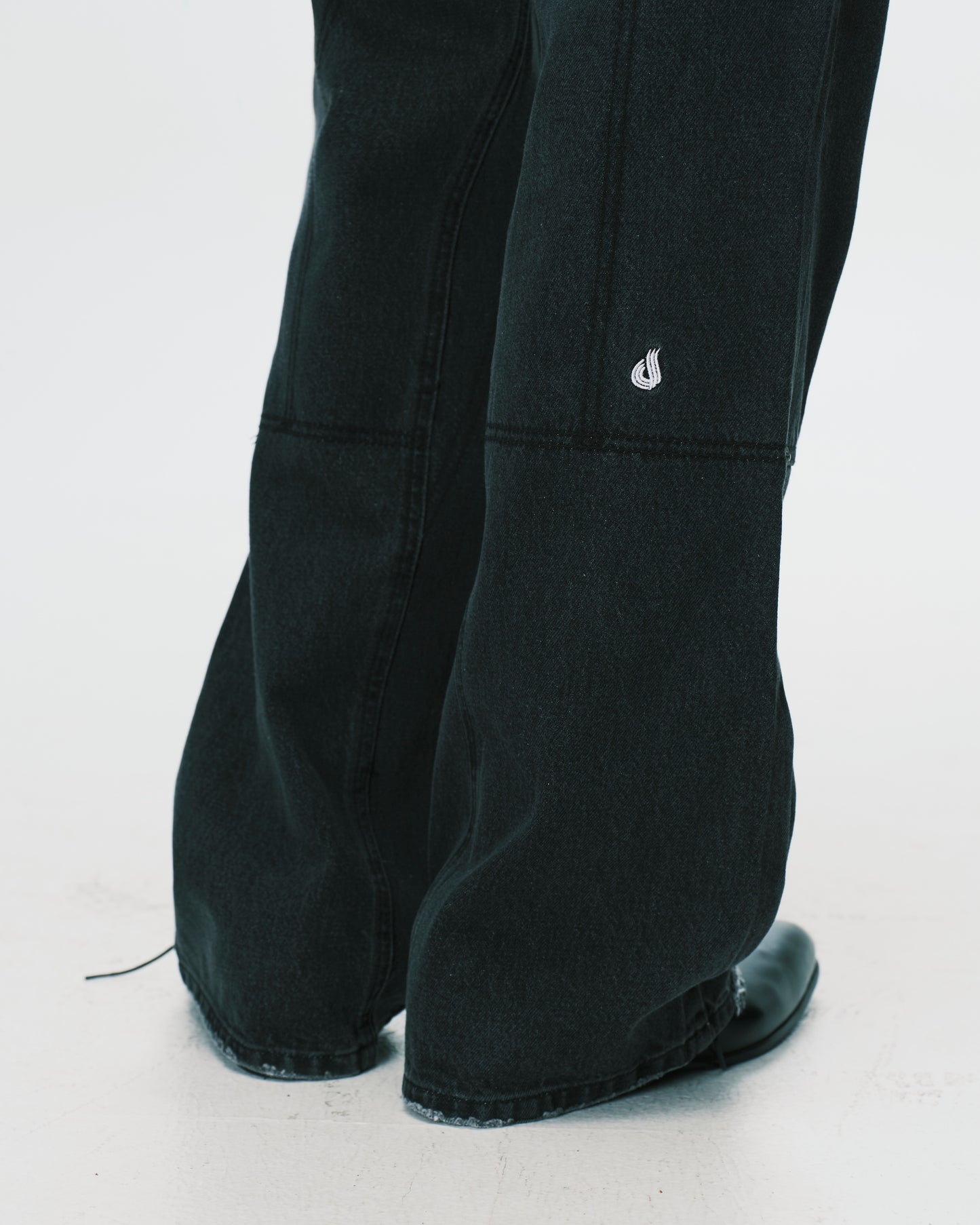(nu-P65) Studded Jeans D35