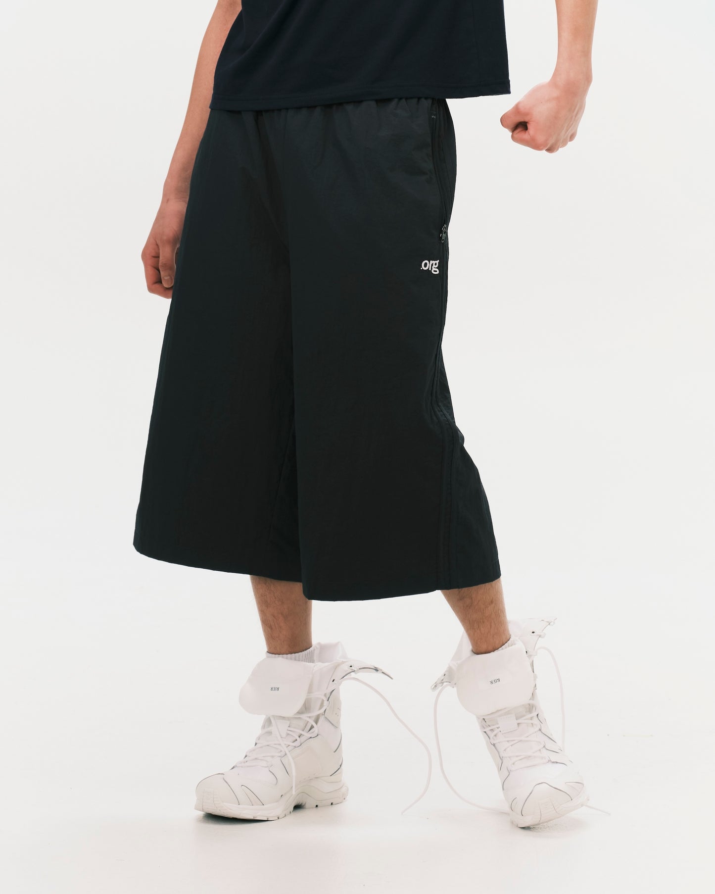 (nu-P55) Citizen Cropped Shorts Black