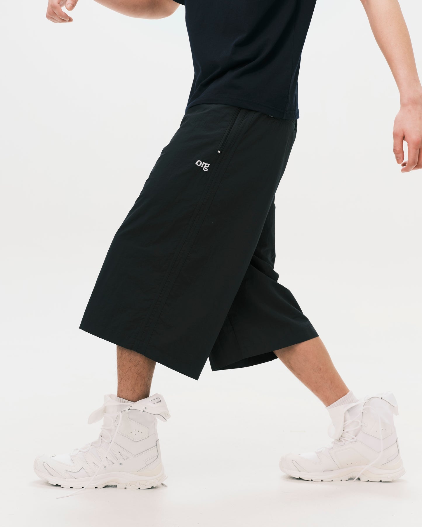 (nu-P55) Citizen Cropped Shorts Black