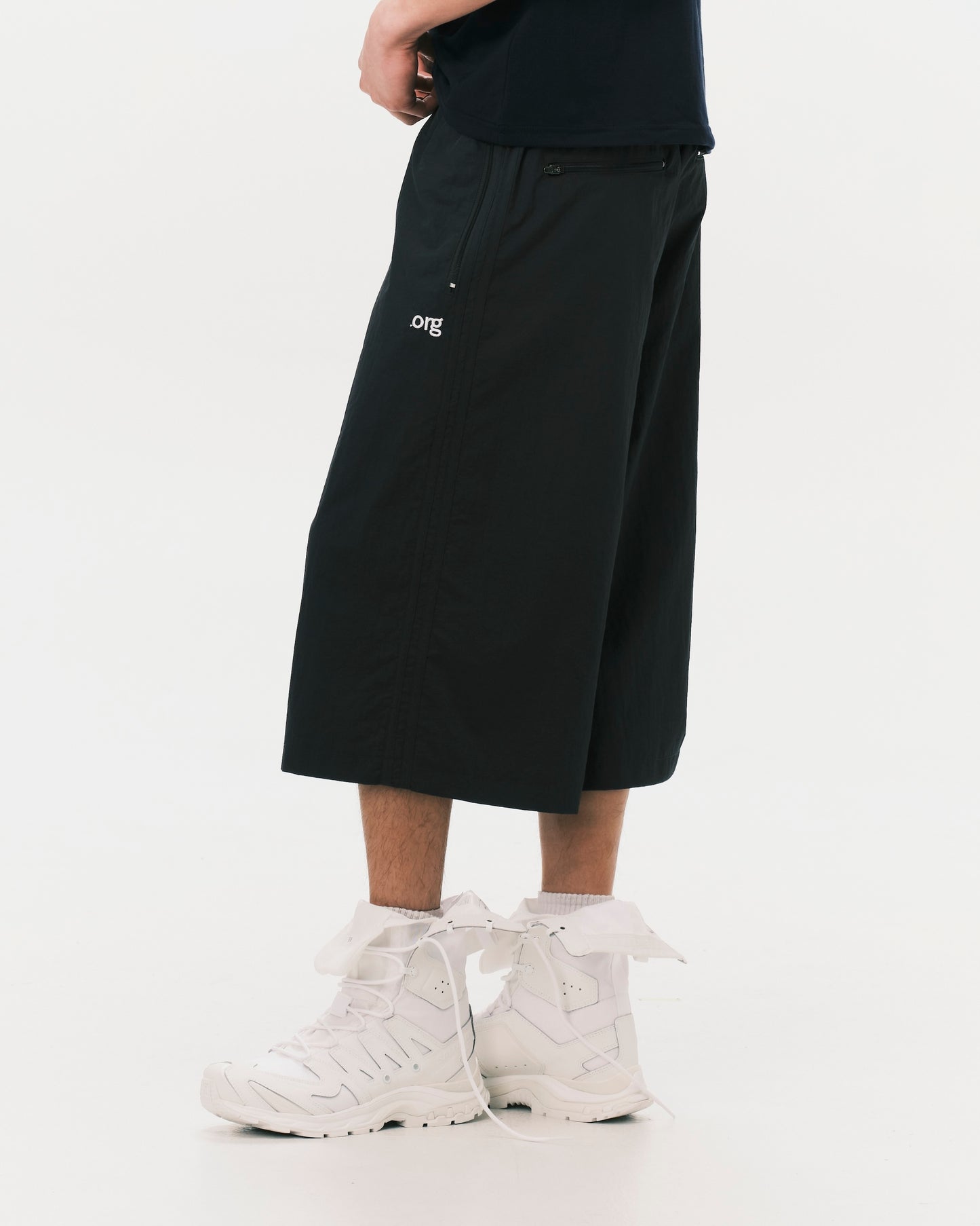 (nu-P55) Citizen Cropped Shorts Black